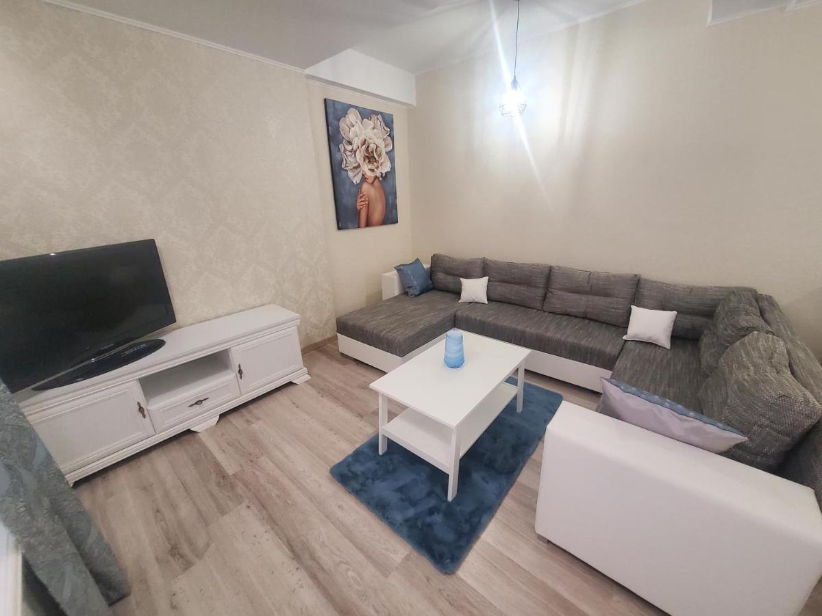 Morii Lake Special Apartment Bukares Bagian luar foto