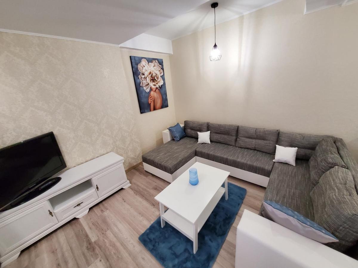 Morii Lake Special Apartment Bukares Bagian luar foto