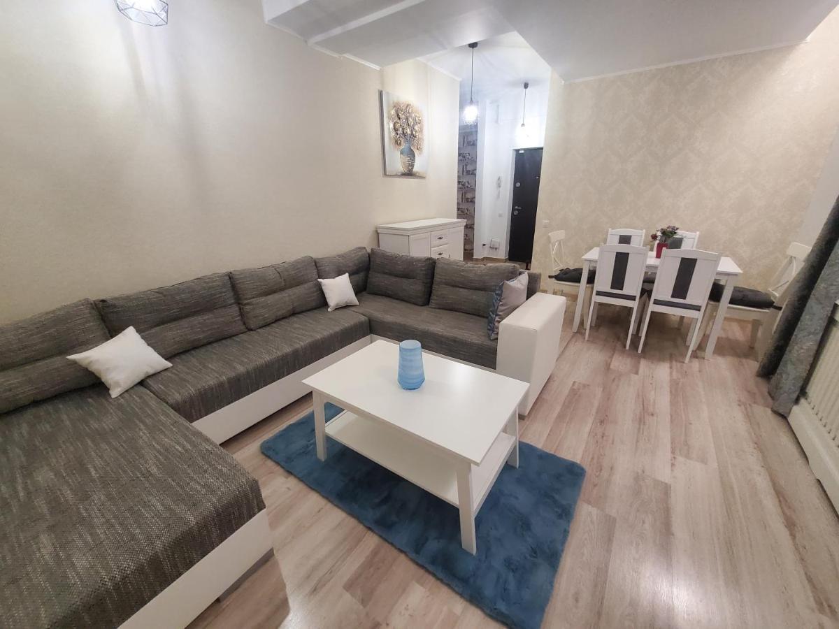 Morii Lake Special Apartment Bukares Bagian luar foto