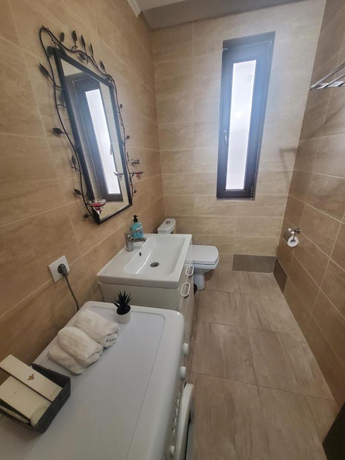 Morii Lake Special Apartment Bukares Bagian luar foto