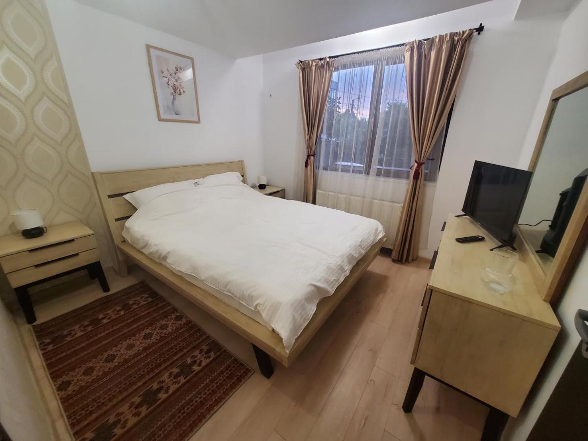 Morii Lake Special Apartment Bukares Bagian luar foto
