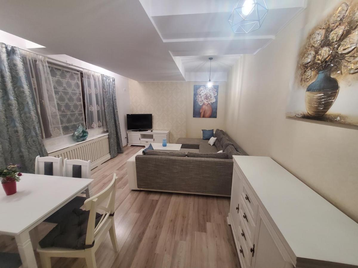 Morii Lake Special Apartment Bukares Bagian luar foto