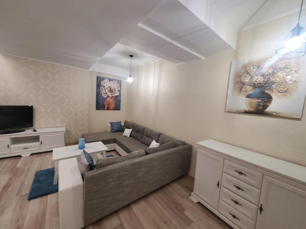 Morii Lake Special Apartment Bukares Bagian luar foto