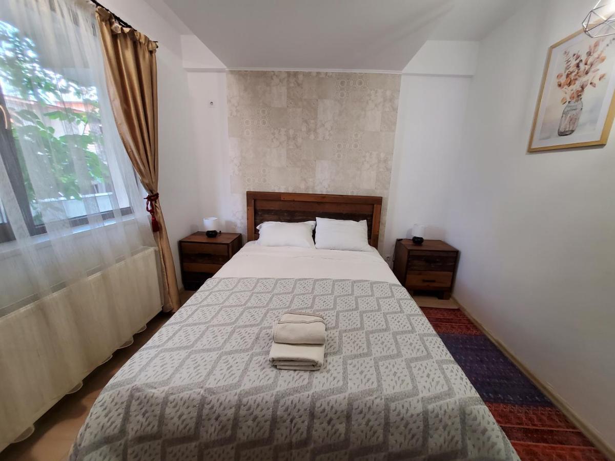 Morii Lake Special Apartment Bukares Bagian luar foto