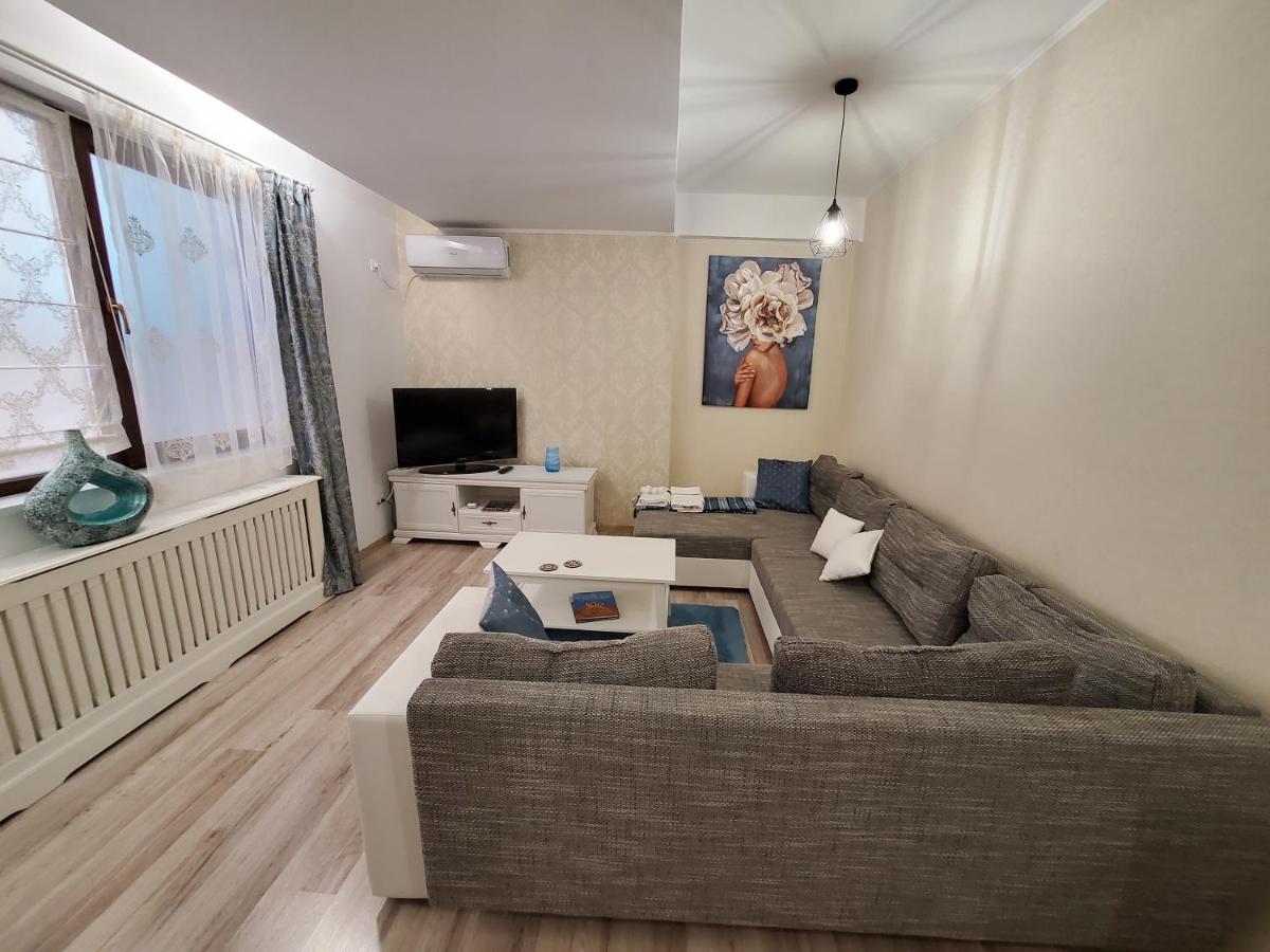Morii Lake Special Apartment Bukares Bagian luar foto