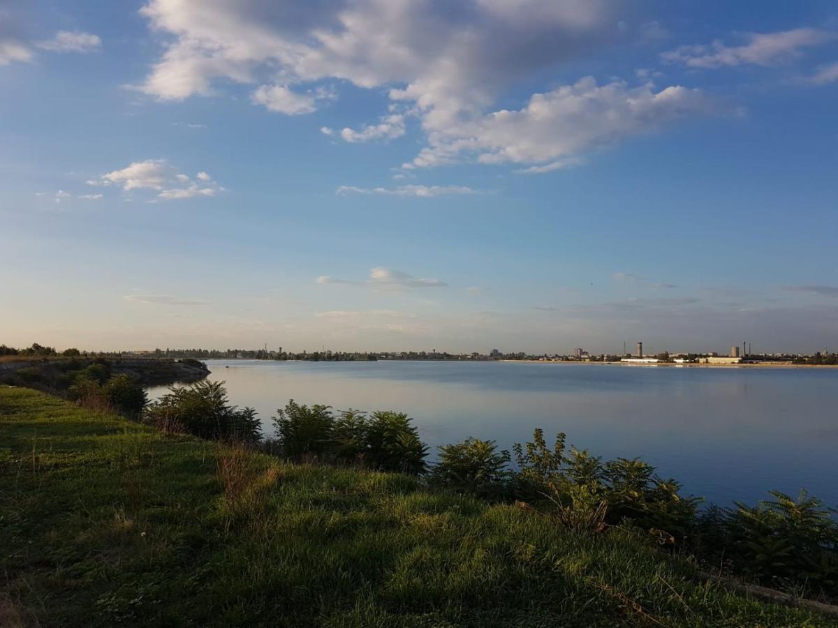 Morii Lake Special Apartment Bukares Bagian luar foto